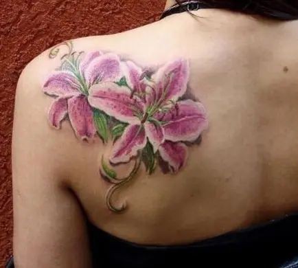 Les 100 plus beaux tatouages dos femme 13