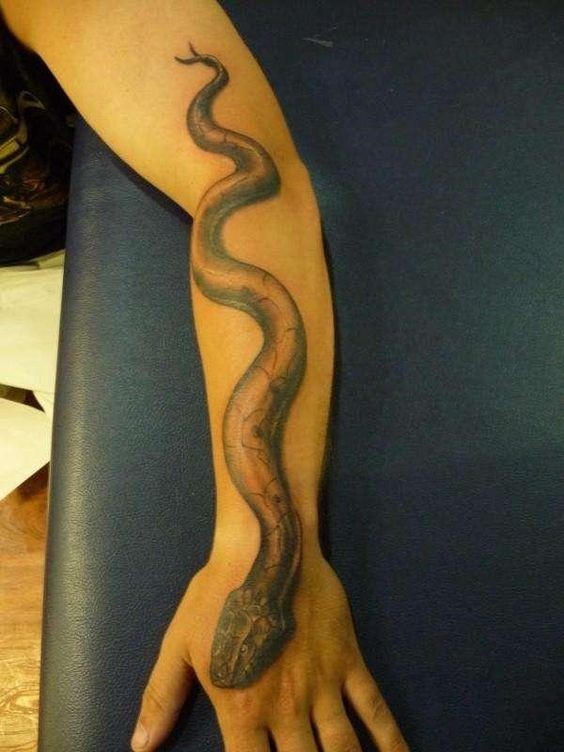 50 idées de tatouage serpent pour femme 14