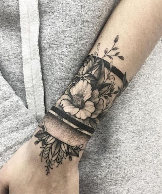 Les 100 plus beaux tatouages de poignet pour femme 14