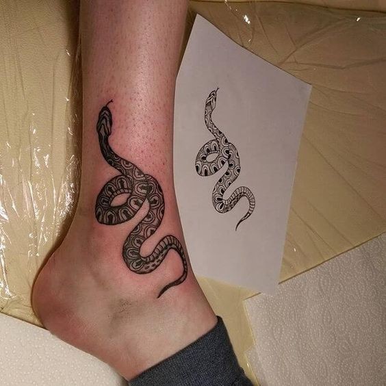 50 idées de tatouage serpent pour femme 15