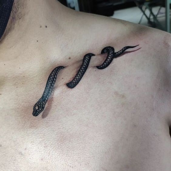 50 idées de tatouage serpent pour femme 16