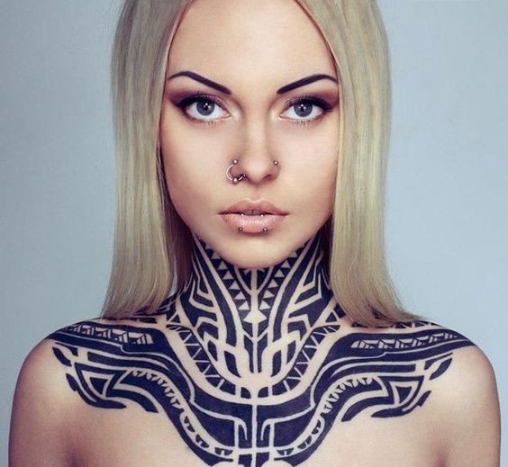 50 top idées de tatouages cou pour femme 17
