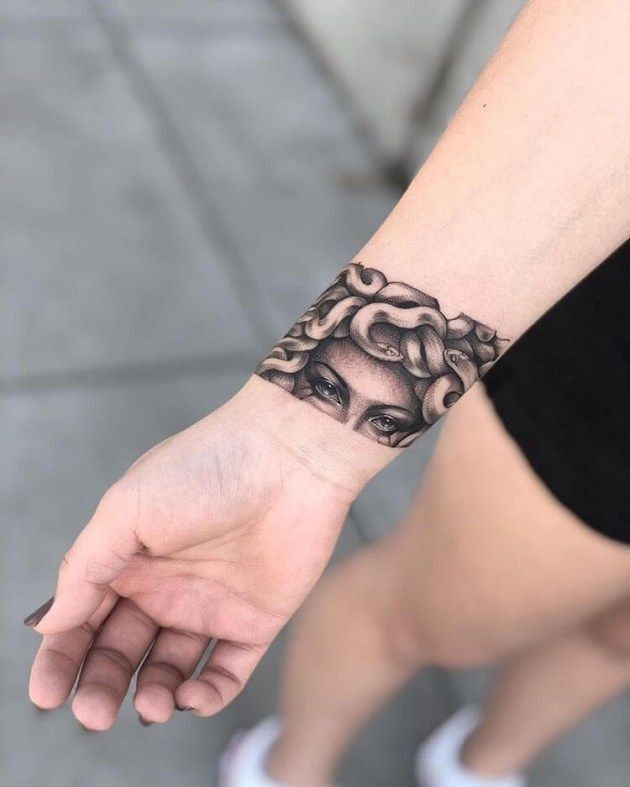 Les 100 plus beaux tatouages de poignet pour femme 18