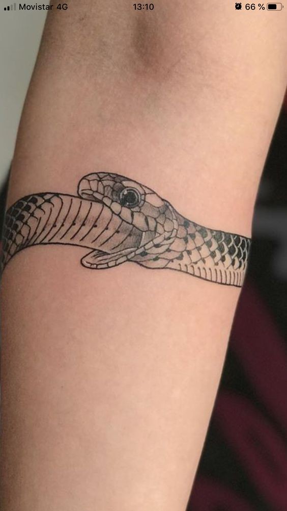 50 idées de tatouage serpent pour femme 20