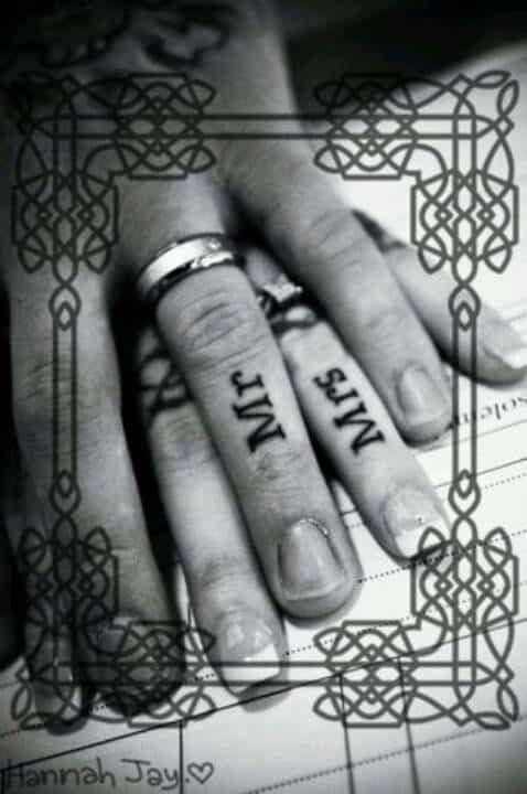 Les 100 plus beaux tatouages de doigts 20