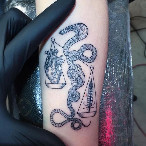 50 idées de tatouage serpent pour femme 24