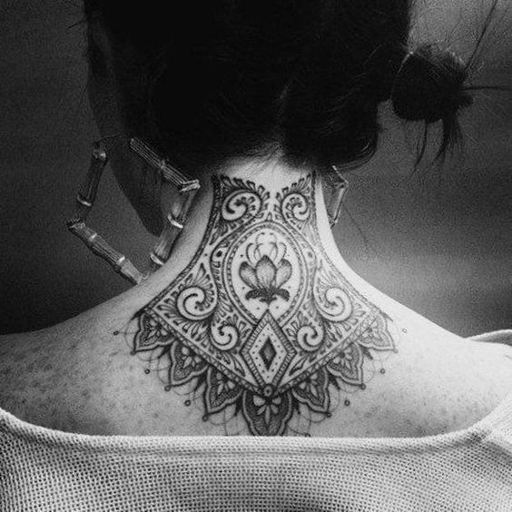50 top idées de tatouages cou pour femme 26
