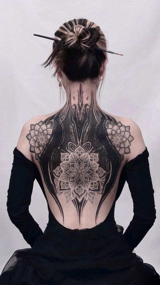 Les 100 plus beaux tatouages dos femme 26