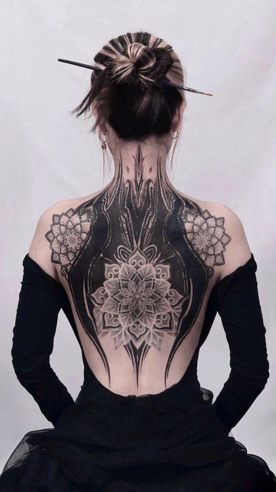 Les 100 plus beaux tatouages dos femme 26 Les 100 plus beaux tatouages dos femme 26
