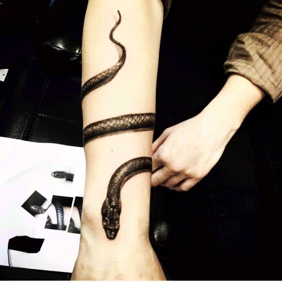 50 idées de tatouage serpent pour femme 28