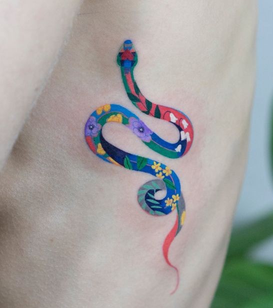 50 idées de tatouage serpent pour femme 30