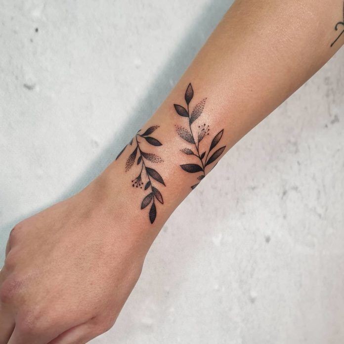 Les 100 plus beaux tatouages de poignet pour femme 30
