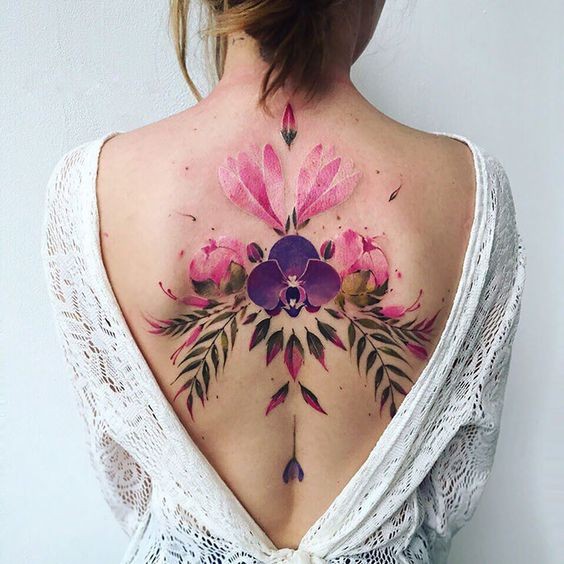Les 100 plus beaux tatouages dos femme 3