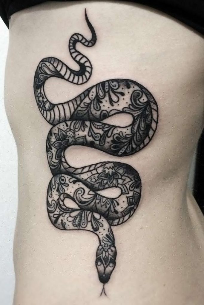 50 idées de tatouage serpent pour femme 31
