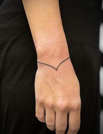 Les 100 plus beaux tatouages bracelet femme 33