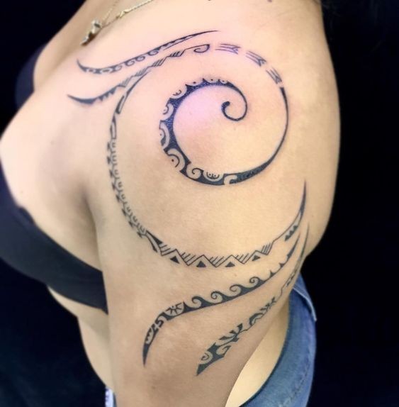50 top idées de tatouage maori pour femme 33