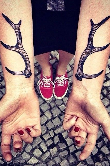 Les 100 plus beaux tatouages de poignet pour femme 34