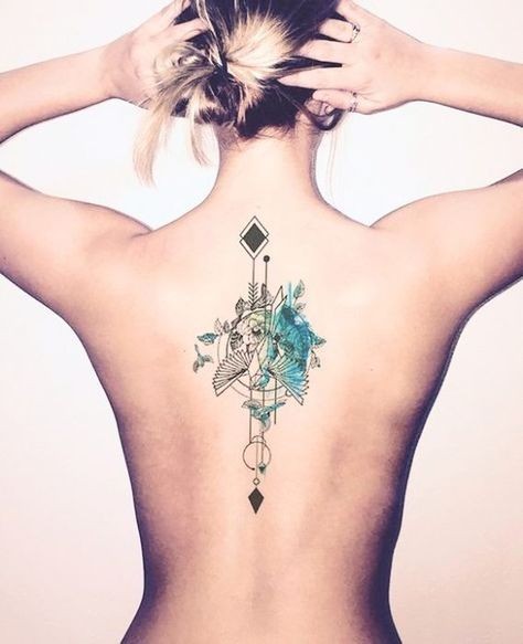 Les 100 plus beaux tatouages dos femme 34