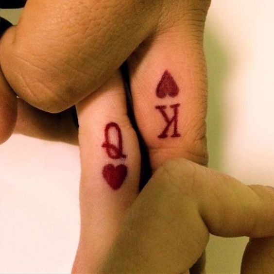 Les 100 plus beaux tatouages de doigts 35