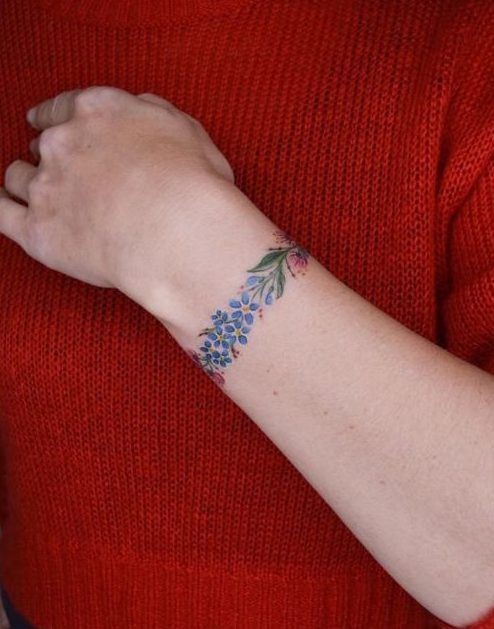 Les 100 plus beaux tatouages bracelet femme 37