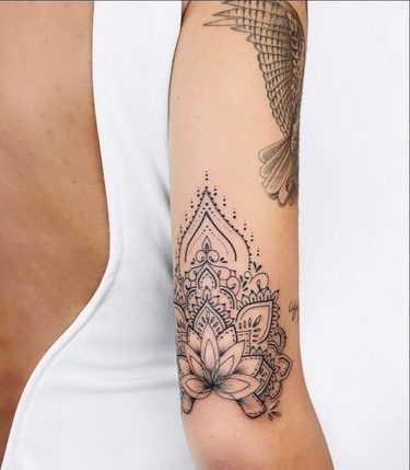 Les 100 plus beaux tatouages mandala pour femme 37