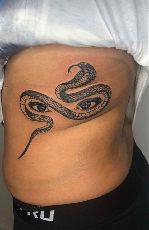 50 idées de tatouage serpent pour femme 40