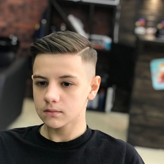 21 idées de coupes de cheveux pour garçon de 12 ans 4