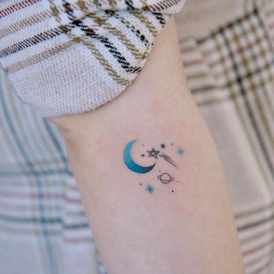 100 idées de tatouages lune pour femme 4