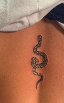 50 idées de tatouage serpent pour femme 4