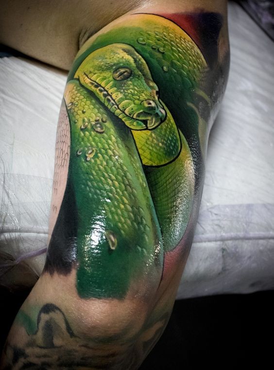 50 idées de tatouage serpent pour femme 42