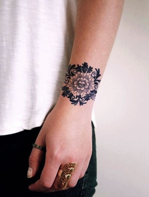 Les 100 plus beaux tatouages bracelet femme 43