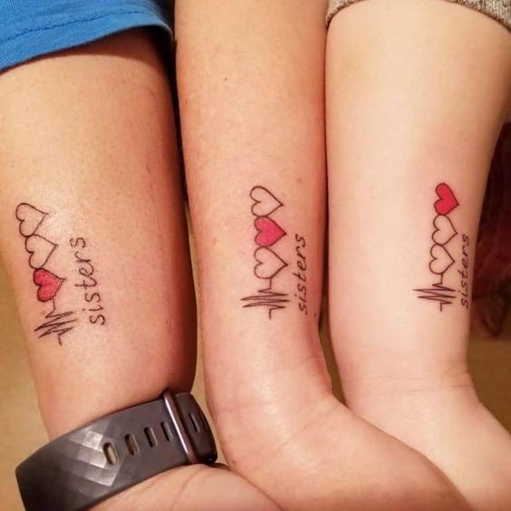 Les 100 plus beaux tatouages de poignet pour femme 42
