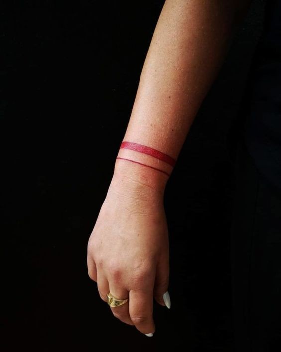 Les 100 plus beaux tatouages bracelet femme 44