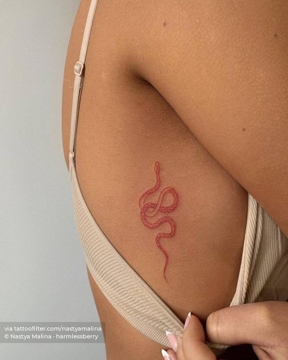 50 idées de tatouage serpent pour femme 44