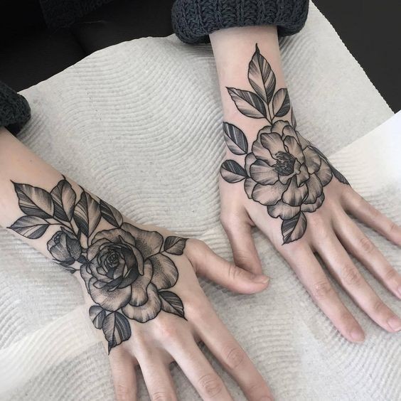 Les 100 plus beaux tatouages de poignet pour femme 43