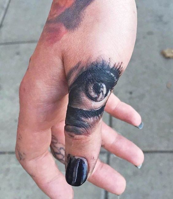 Les 100 plus beaux tatouages de doigts 46