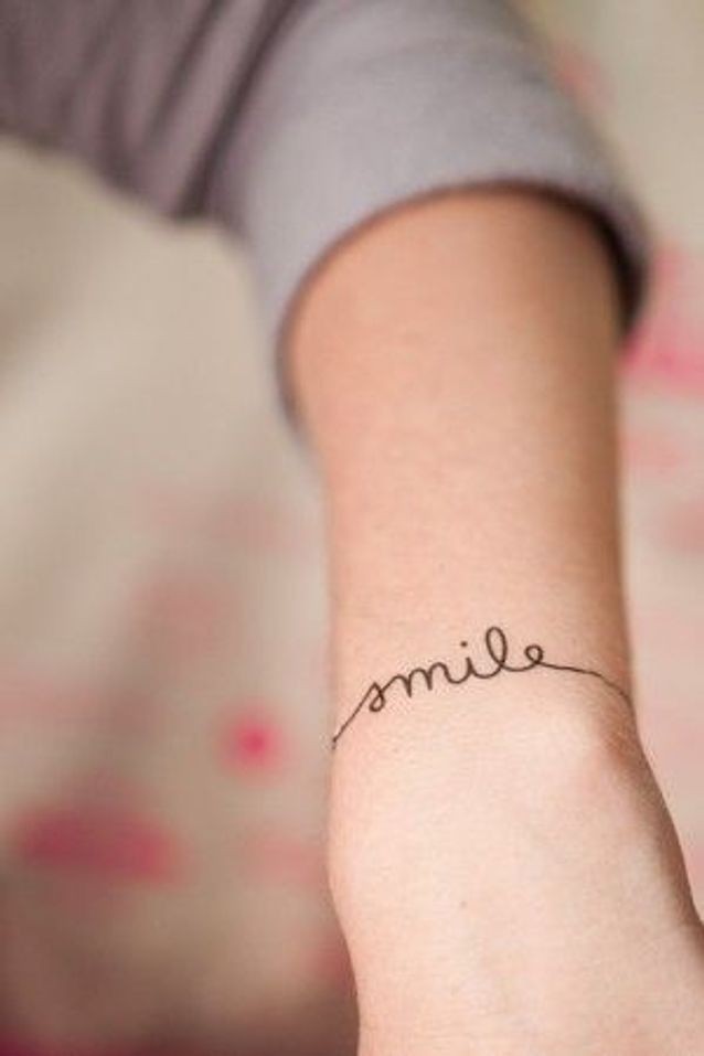Les 100 plus beaux tatouages de poignet pour femme 45