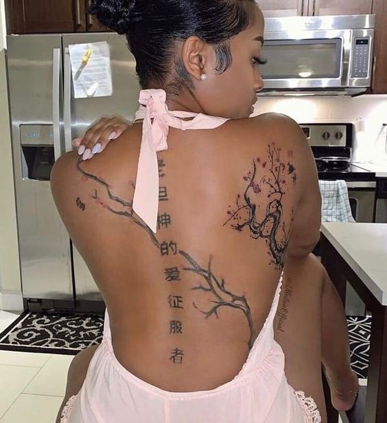 Les 100 plus beaux tatouages dos femme 46