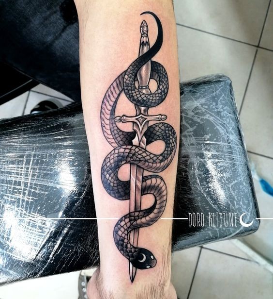 50 idées de tatouage serpent pour femme 47