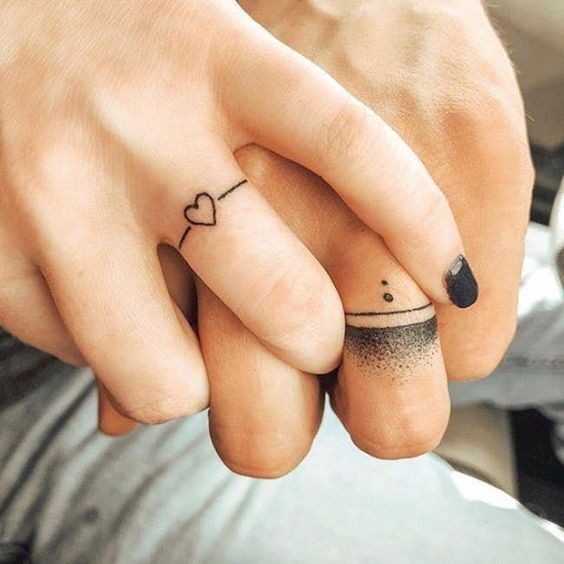 Les 100 plus beaux tatouages de doigts 47