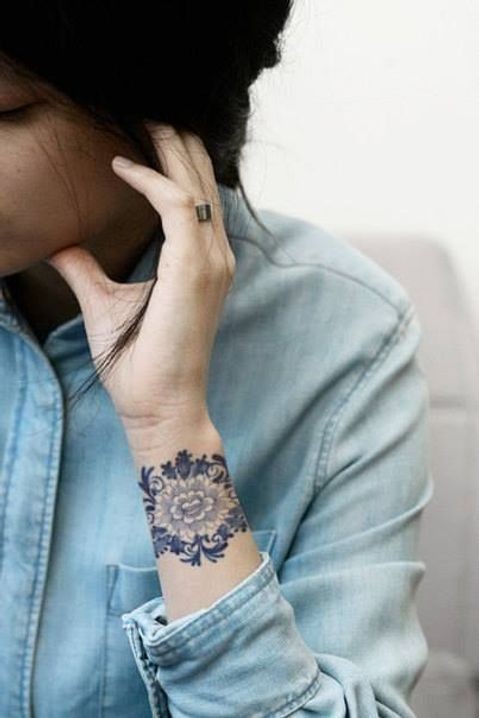 Les 100 plus beaux tatouages de poignet pour femme 48