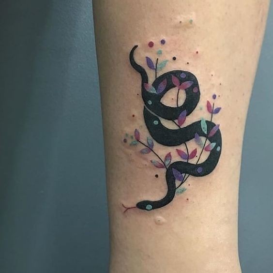 50 idées de tatouage serpent pour femme 50