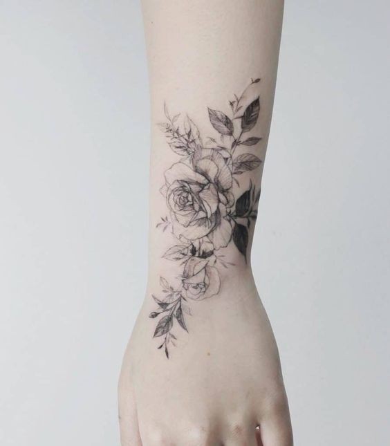 Les 100 plus beaux tatouages de poignet pour femme 50