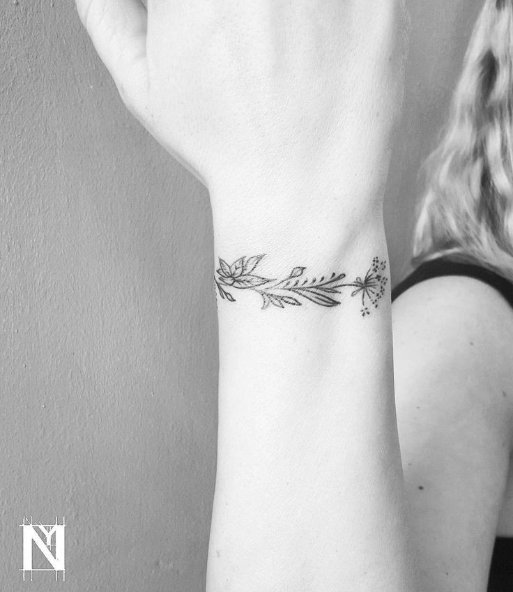 Les 100 plus beaux tatouages de poignet pour femme 51