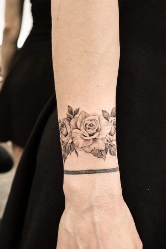 Les 100 plus beaux tatouages de poignet pour femme 52