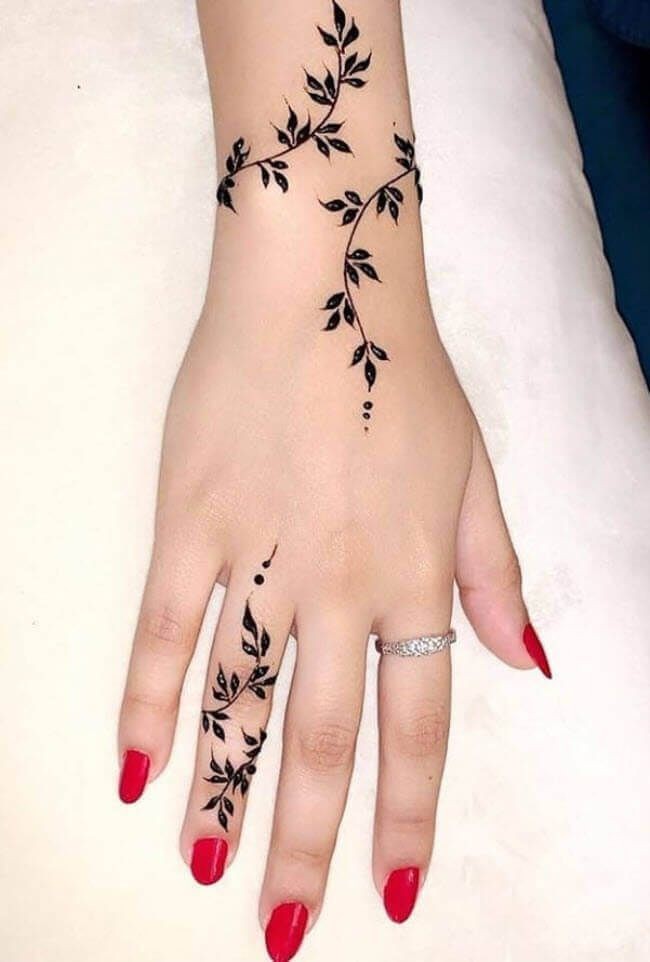 Les 100 plus beaux tatouages de poignet pour femme 54