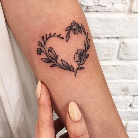 100 styles de tatouages originaux pour femme 56