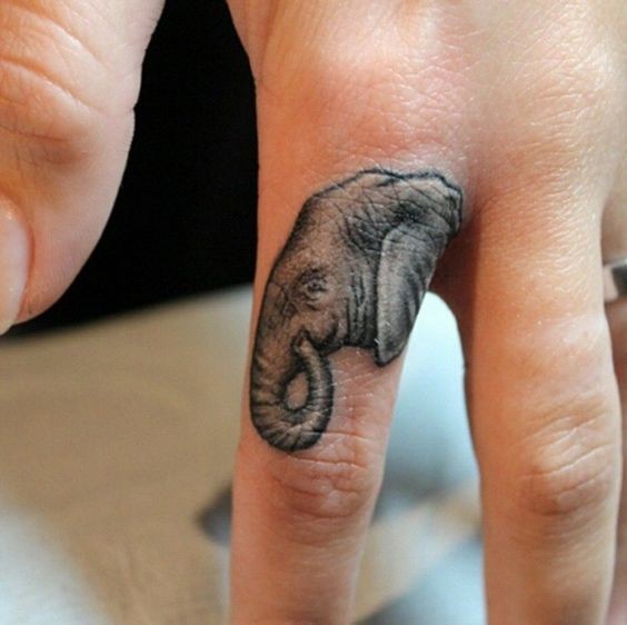 Les 100 plus beaux tatouages de doigts 60