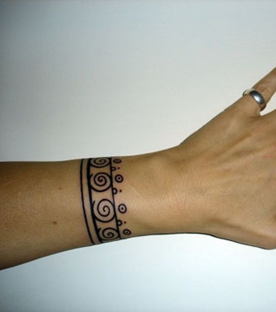 Les 100 plus beaux tatouages bracelet femme 6