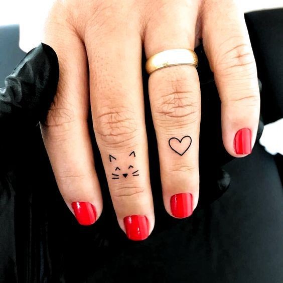 Les 100 plus beaux tatouages de doigts 6